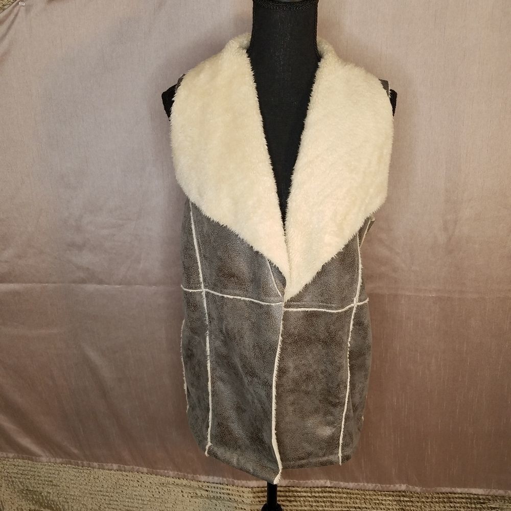LES AMIS Faux‎ Suede Gray Vest Small
